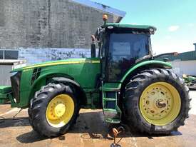 Row Crop Wheel Tractor 8260R - picture0' - Click to enlarge