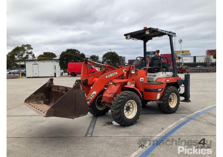 Used Kubota R420 Backhoe Loader in , Listed on Machines4u