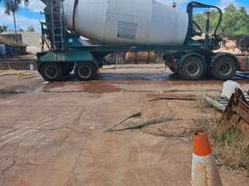 Semi trailer concrete mixer - picture0' - Click to enlarge