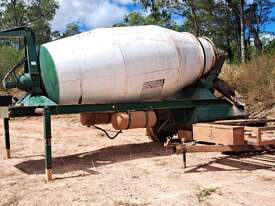 Semi trailer concrete mixer - picture2' - Click to enlarge