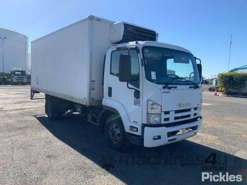 2013 Isuzu FRR500 Refrigerated Pantech