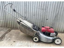 HONDA PUSH MOWER WITH CATCHER  - picture0' - Click to enlarge