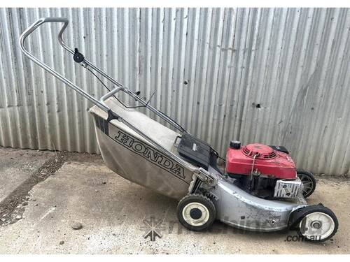 HONDA PUSH MOWER WITH CATCHER 