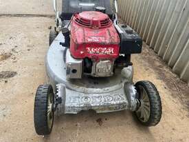 HONDA PUSH MOWER WITH CATCHER  - picture1' - Click to enlarge