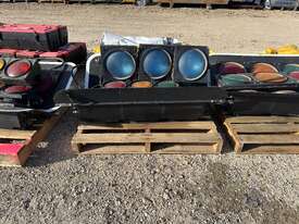 Pallet of 3 x Lights - picture1' - Click to enlarge