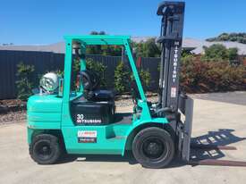 Mitsubishi 3T Forklift  - picture0' - Click to enlarge