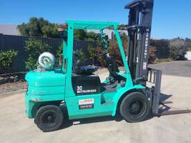 Mitsubishi 3T Forklift  - picture1' - Click to enlarge