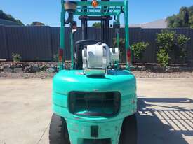 Mitsubishi 3T Forklift  - picture2' - Click to enlarge