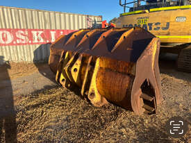 Caterpillar 972 Bucket - picture1' - Click to enlarge