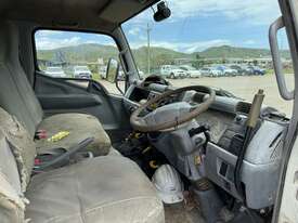 2005 Mitsubishi Fuso FE - picture2' - Click to enlarge