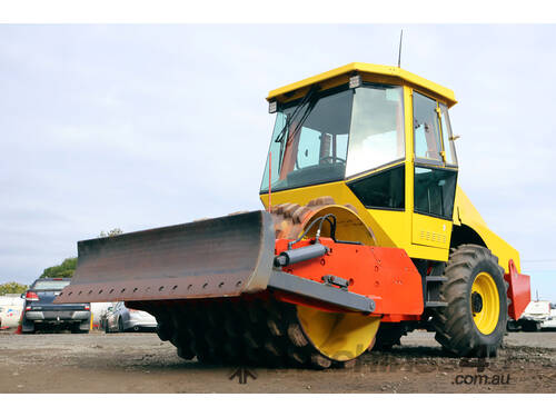 Dynapac CA152PD 8T Padfoot Vibratory Roller