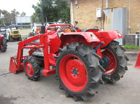 L2202 DT-M With Front End Loader - picture2' - Click to enlarge