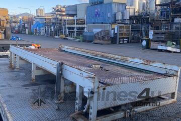 Pallet Feeder Powered chain Conveyor 3400mm long low profile - for Magazine