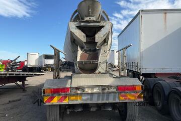 2017 BTE Tri Semi Concrete Agitator