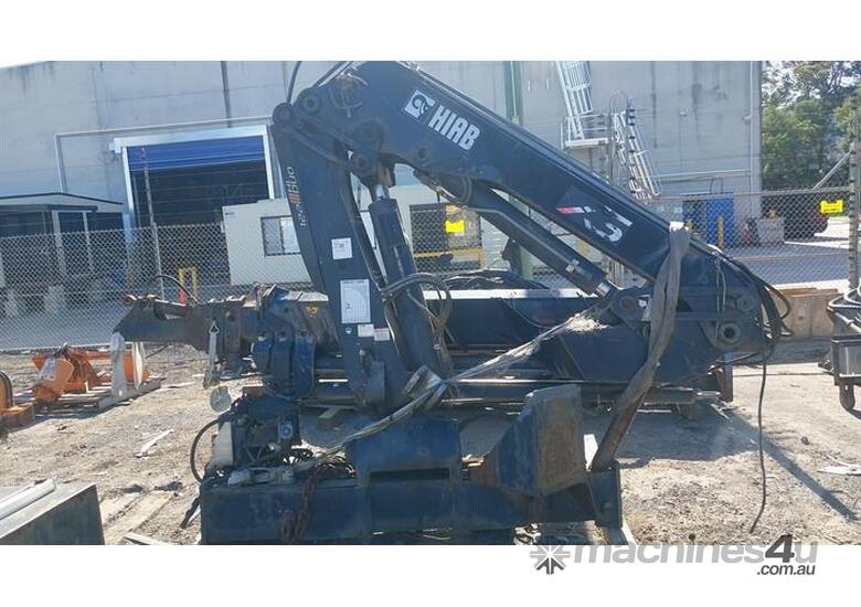 caption Hiab 122 E-5 Hiduo Tree Trimmer
