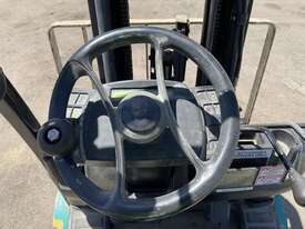 2011 Yale  LPG Forklift - picture2' - Click to enlarge