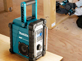 Makita Digital Jobsite Radio - DMR110 - picture0' - Click to enlarge