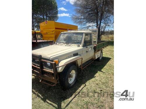 caption Toyota Landcruiser