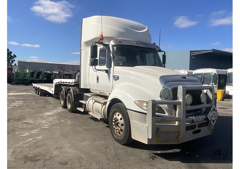 caption 2010 Cat CT700 6x4 with Super Tilt Trailer