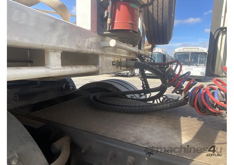 caption 2010 Cat CT700 6x4 with Super Tilt Trailer