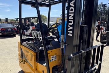 Hyundai 2 Tonne Electric Forklift