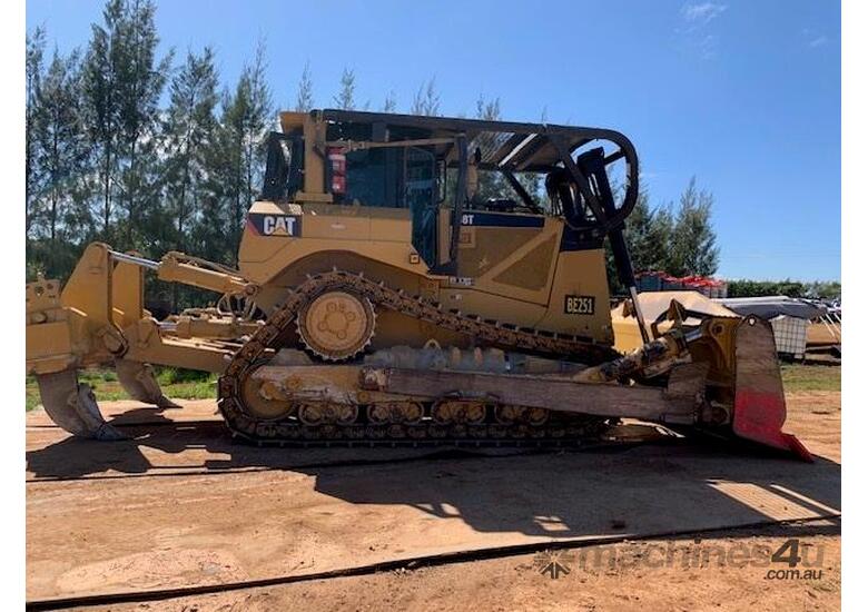 caption 2012 Caterpillar D8T