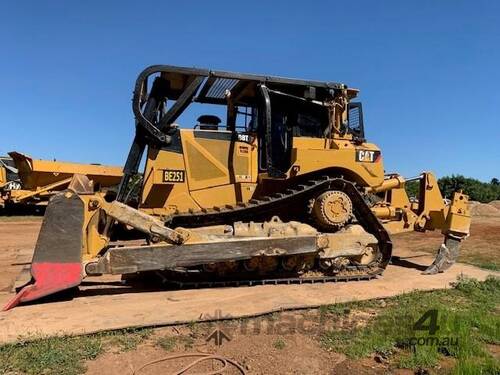 caption 2012 Caterpillar D8T