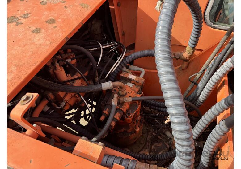 caption C.2003 Daewoo SL220LC-V Excavator