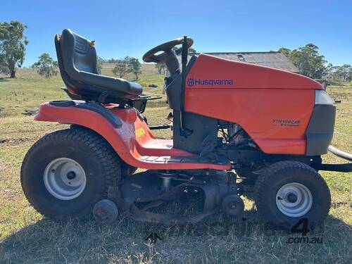 Husqvarna YTH1542XP ride-on lawn mower