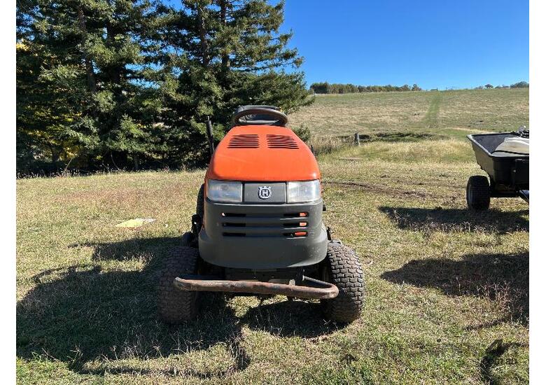 caption Husqvarna YTH1542XP ride-on lawn mower