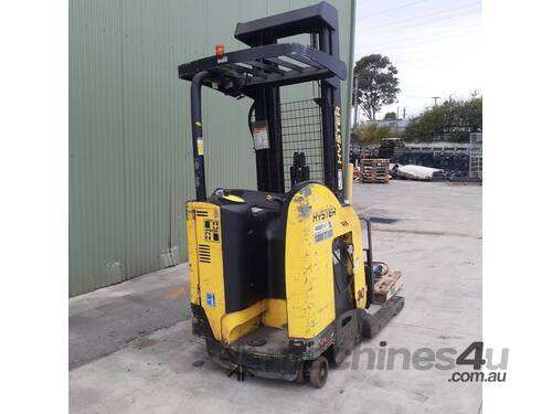 Hyster 1.35T battery electric stand-up reach truck