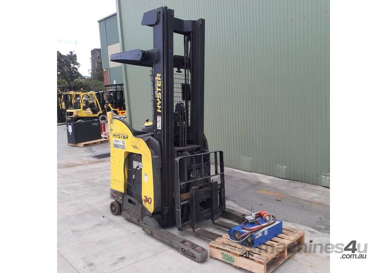 caption Hyster 1.35T battery electric stand-up reach truck