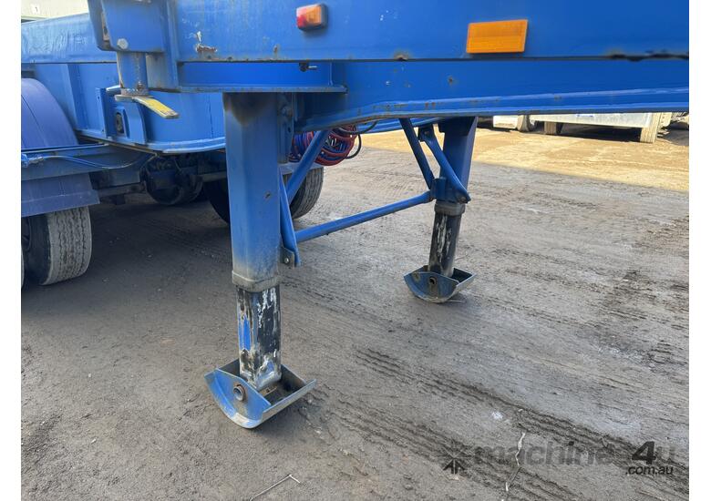 caption 2008 J.G Consulting Equiprite Retractable Tri-Axle Trailer