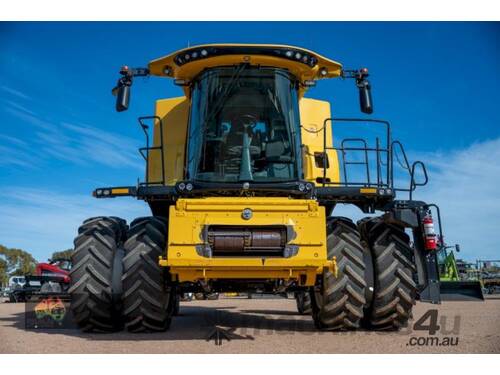 (8722) 2018 New Holland CR7.90