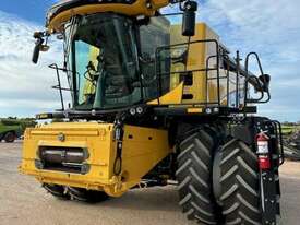 (8722) 2018 New Holland CR7.90 - picture0' - Click to enlarge