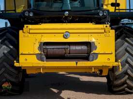 (8722) 2018 New Holland CR7.90 - picture1' - Click to enlarge