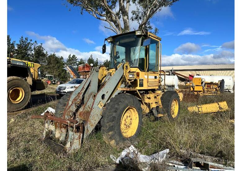 caption VOLVO LOADER (SALVAGE).