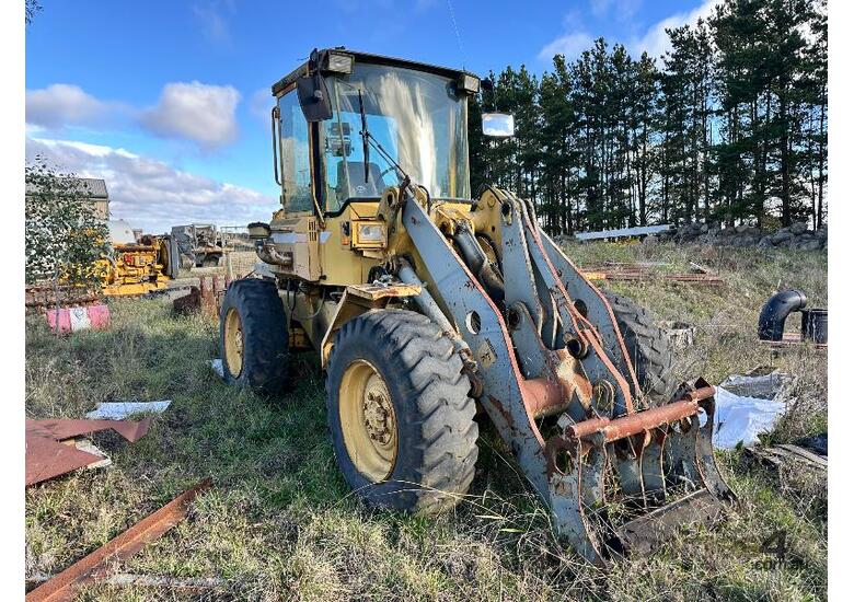 caption VOLVO LOADER (SALVAGE).