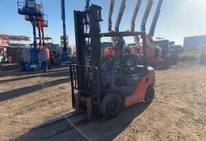 TOYOTA 32-8FG25 ForkLift 2.5 ton LPG