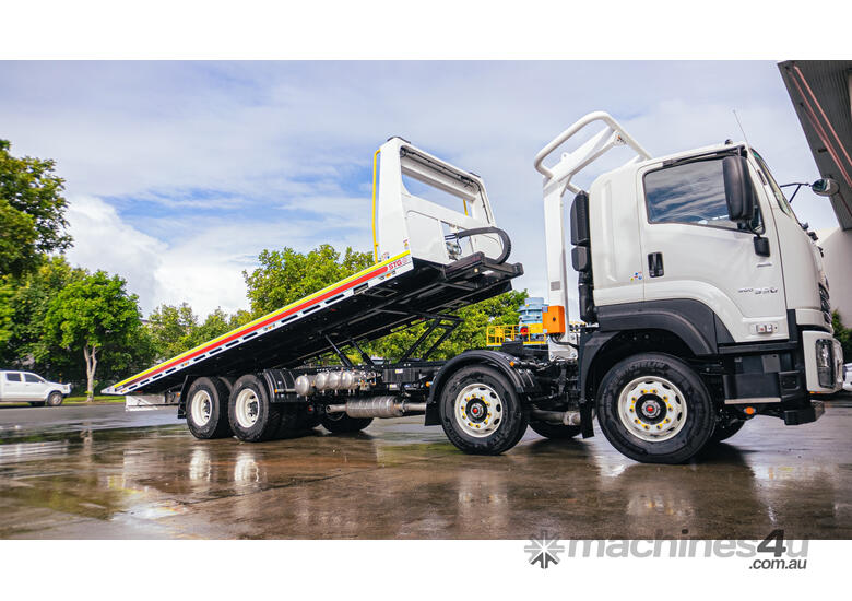Isuzu FYJ 300-350 Tilt tray Truck