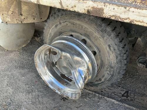 caption 2013 Freightliner FLX Tipper