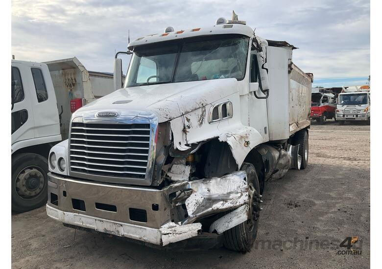 caption 2013 Freightliner FLX Tipper