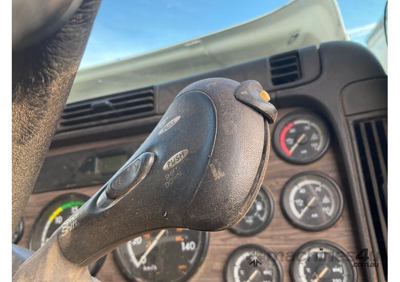caption 2013 Freightliner FLX Tipper