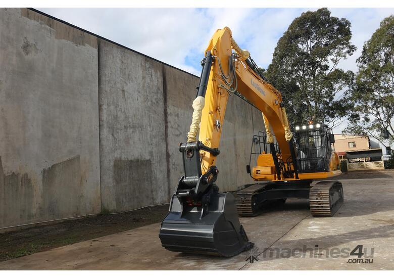 caption 2023 LiuGong 930E Excavator