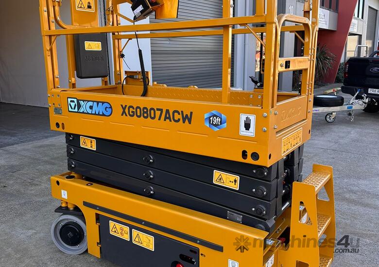 New XCMG 19FT Electric Scissor Lift image 2