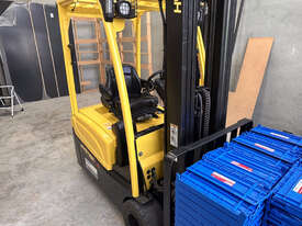 Hyster J1.8XNT electric forklift - picture0' - Click to enlarge