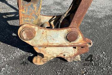 Komatsu PC200-6 Excavator (Steel Tracked)