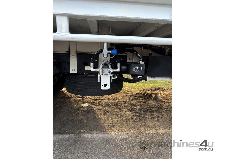 Isuzu 'Beavertail' FSR 140/120-240 AMT LWB