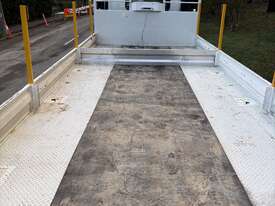 Isuzu 'Beavertail' FSR 140/120-240 AMT LWB - picture2' - Click to enlarge