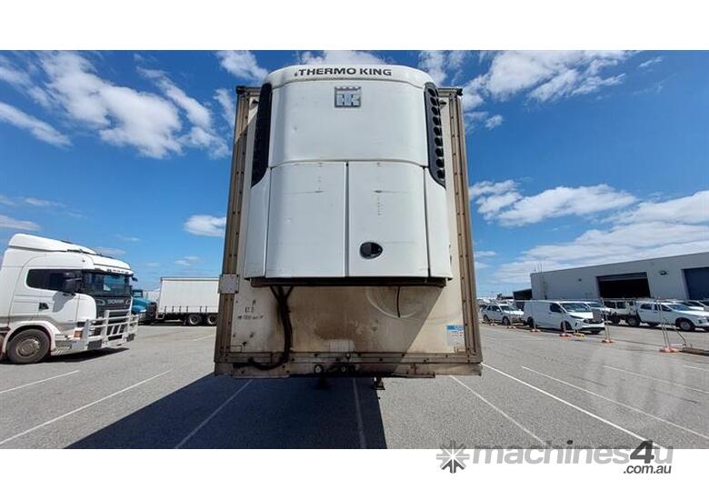 caption Lucar Cargo VAN Standard TRI Axle